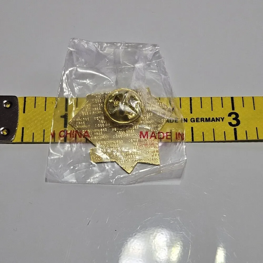 Oklahoma Stingers Fastpitch Softball Enamel Lapel Pin Gold Tone